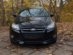 Schwarz Gebraucht 2011 Ford Focus Kombi | 5.900 € (Fairer Preis)