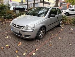 Silber Gebraucht 2005 Opel Corsa Kleinwagen | 1.499 € (Etwas zu teuer)