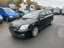 Schwarz Gebraucht 2003 Toyota Avensis Kombi | 2.000 € (Fairer Preis)