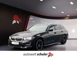 Black sapphire metallic Gebraucht 2021 BMW 320 Luxury Line Kombi | 26.549 € (Fairer Preis)