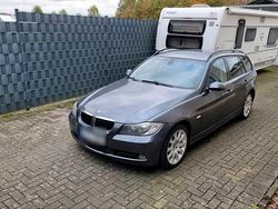 Grau Gebraucht 2006 BMW 320 Kombi | 2.599 €