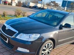 Schwarz Gebraucht 2012 Skoda Octavia Family Kombi | 4.900 €
