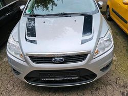 Grau Gebraucht 2009 Ford Focus Limousine | 2.600 € (Fairer Preis)