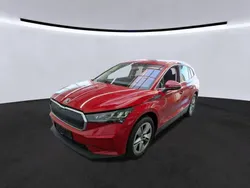 Velvetrot metallic Gebraucht 2021 Skoda Enyaq iV Loft SUV | 27.850 € (Teuer)