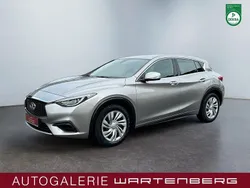 Grau Gebraucht 2017 Infiniti Q30 Kleinwagen | 12.980 € (Guter Preis)