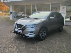 Grau Gebraucht 2018 Nissan Qashqai N-Connecta SUV | 15.850 € (Fairer Preis)