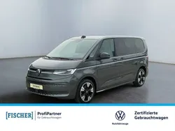 Grau Gebraucht 2024 VW Multivan Life Van / Kleinbus | 57.880 € (Etwas zu teuer)