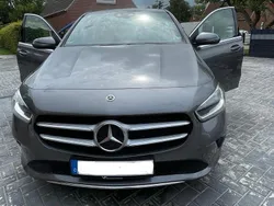 Grau Gebraucht 2020 Mercedes B180 Van / Kleinbus | 26.000 € (Teuer)