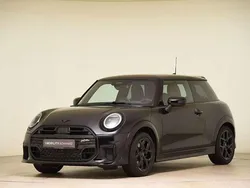 Midnight black Gebraucht 2024 Mini John Cooper Works Kleinwagen | 31.980 € (Etwas zu teuer)