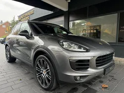 Grau Gebraucht 2015 Porsche Cayenne SUV | 36.900 € (Teuer)