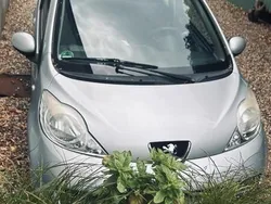 Silber Gebraucht 2009 Peugeot 107 Kleinwagen | 1.451 € (Fairer Preis)