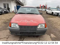 Rot Gebraucht 1988 Opel Kadett Limousine | 2.900 €