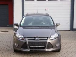 Braun Gebraucht 2012 Ford Focus Champions Edition Kombi | 5.999 € (Etwas zu teuer)