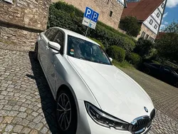 Weiß Gebraucht 2020 BMW 330e Limousine | 25.900 € (Fairer Preis)