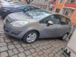 Silber Gebraucht 2010 Opel Meriva Van / Kleinbus | 4.500 € (Fairer Preis)