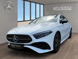 Weiß Gebraucht 2024 Mercedes A200 AMG Limousine | 34.741 € (Fairer Preis)