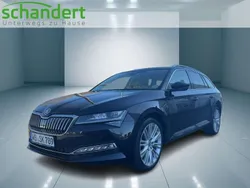 Schwarzmagicperleffekt (schwarz) metallic Gebraucht 2024 Skoda Superb Style Kombi | 38.770 € (Fairer Preis)