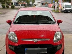 Rot Gebraucht 2011 Fiat Punto Kleinwagen | 3.100 €