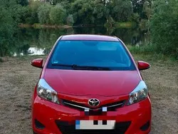 Rot Gebraucht 2012 Toyota Yaris Kleinwagen | 5.400 € (Fairer Preis)