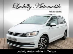 Pure white Gebraucht 2019 VW Touran Comfortline Van / Kleinbus | 19.550 € (Guter Preis)