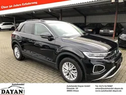 Deep black perleffekt (metallic) Gebraucht 2022 VW T-Roc Life SUV | 18.700 €