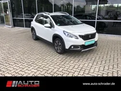 Weiss Gebraucht 2019 Peugeot 2008 Allure SUV | 15.880 € (Etwas zu teuer)