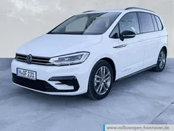 Pure white Gebraucht 2024 VW Touran Highline Van / Kleinbus | 40.970 € (Teuer)