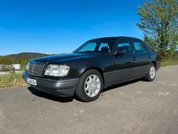 Schwarz Gebraucht 1994 Mercedes E220 Limousine | 7.999 €