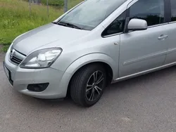 Silber Gebraucht 2013 Opel Zafira Family Van / Kleinbus | 4.500 € (Fairer Preis)