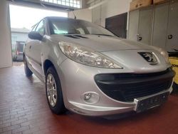 Aluminiumgrau/metallic Gebraucht 2010 Peugeot 206 Basis Limousine | 3.290 € (Teuer)
