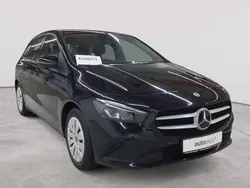 Kosmosschwarz metallic Gebraucht 2022 Mercedes B250e Van / Kleinbus | 22.990 € (Guter Preis)