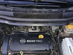 Grau Gebraucht 2010 Opel Zafira Edition Van / Kleinbus | 2.400 € (Guter Preis)