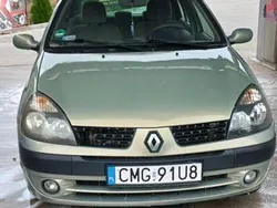 Grün Gebraucht 2001 Renault Clio II Dynamique Limousine | 1.000 €