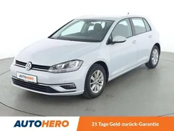 Weiß Gebraucht 2018 VW Golf VII Comfortline Limousine | 12.480 € (Guter Preis)