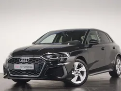 Mythosschwarz metallic Gebraucht 2024 Audi A3 Sportback S-Line Limousine | 25.400 € (Superpreis)