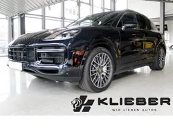 Moonlight blue perleffekt (blau) Gebraucht 2018 Porsche Cayenne Turbo SUV | 70.870 € (Superpreis)