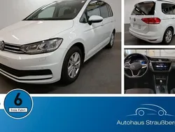Weiß Gebraucht 2023 VW Touran Comfortline Van / Kleinbus | 30.790 € (Fairer Preis)