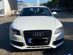 Weiß Gebraucht 2011 Audi A4 Attraction Kombi | 5.400 € (Etwas zu teuer)