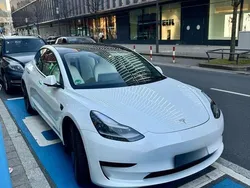 Weiß Gebraucht 2021 Tesla Model 3 Standard Range Plus Limousine | 25.000 € (Guter Preis)