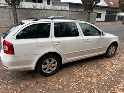 Weiß Gebraucht 2011 Skoda Octavia Elegance Kombi | 5.500 € (Guter Preis)