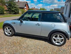 Silber Gebraucht 2003 Mini Cooper Kleinwagen | 3.200 €