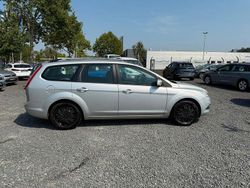 Silber Gebraucht 2010 Ford Focus Style Limousine | 3.500 € (Fairer Preis)