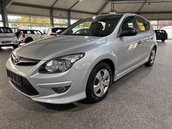 Silber Gebraucht 2011 Hyundai i30 Edition+ Limousine | 4.980 € (Fairer Preis)
