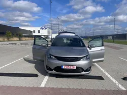 Silber Gebraucht 2018 Chrysler Pacifica SUV | 15.500 €