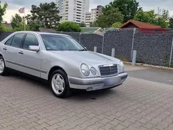 Silber Gebraucht 1999 Mercedes E240 Limousine | 5.000 €