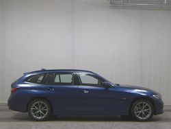 Blau Gebraucht 2021 BMW 330e Sport Line Kombi | 16.990 € (Guter Preis)