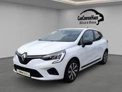 Weiß Gebraucht 2023 Renault Clio V Equilibre Limousine | 14.445 € (Guter Preis)
