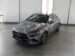 Grau Gebraucht 2023 Mercedes A200 Limousine | 31.998 € (Etwas zu teuer)