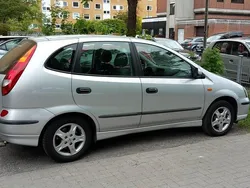 Silber Gebraucht 2003 Nissan Almera Tino Van / Kleinbus | 4.000 € (Etwas zu teuer)