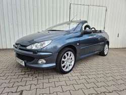 Grau Gebraucht 2006 Peugeot 206 CC Platinum Cabrio | 3.999 € (Etwas zu teuer)